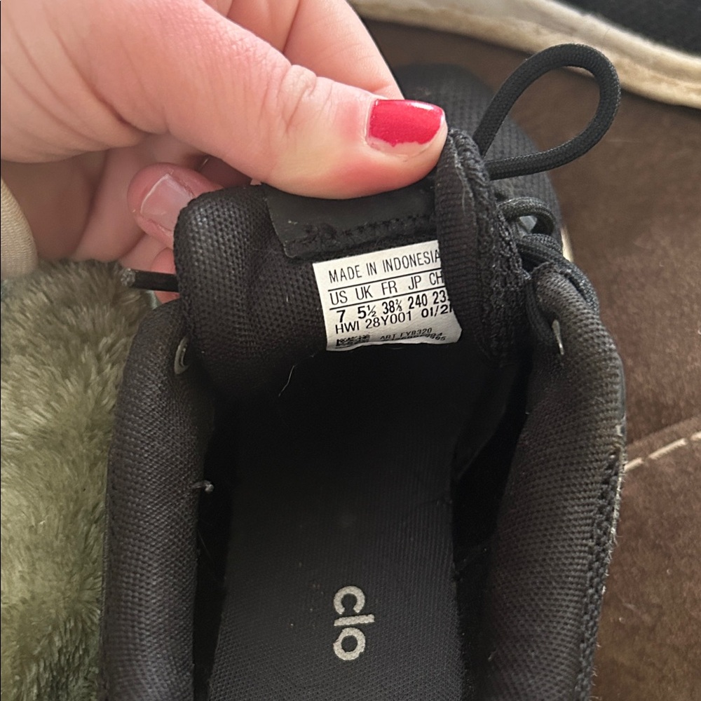 Adidas Cloudfoam Black and White Shoes - Picture 3 of 3